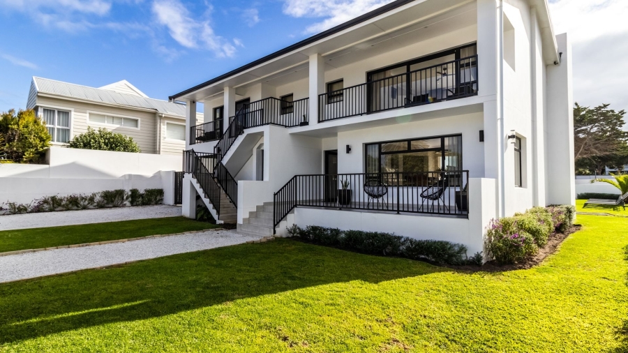 9 Bedroom Property for Sale in Westcliff Western Cape